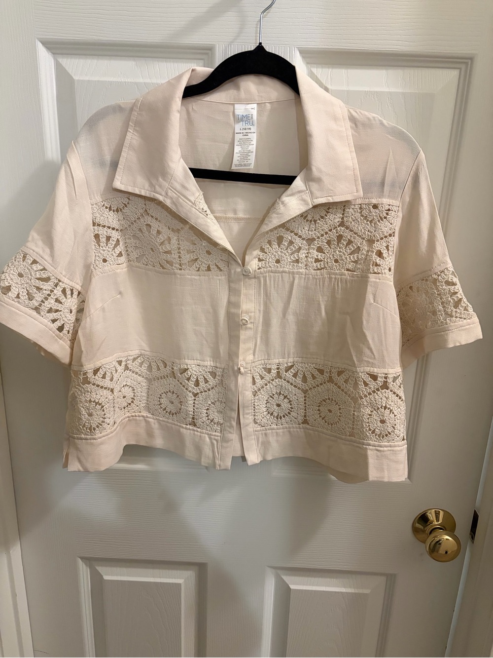 Time and Tru Cream Crochet-Panel Button-Front Camp Shirt - Picture 1 of 6